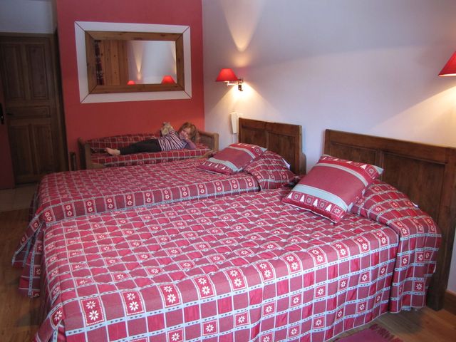 hotel-chambre-menuisier-1.jpg