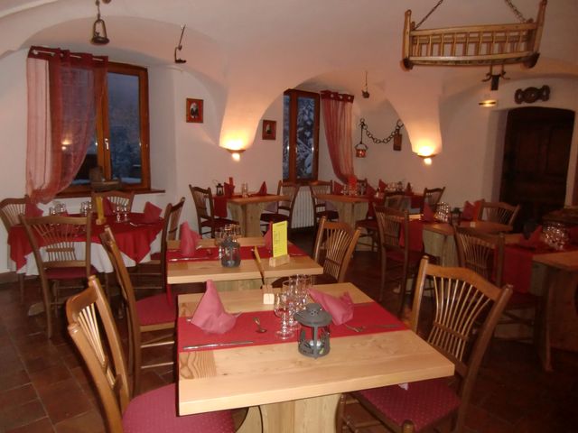 restaurant-1.jpg